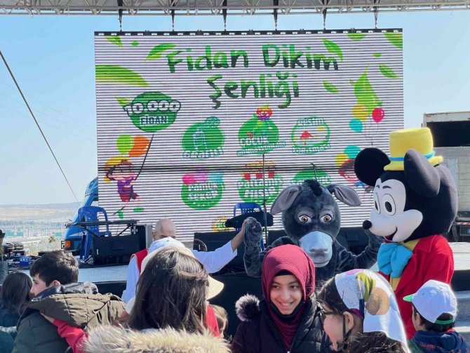 Arnavutköy’de ‘Fidan Dikme Şenliği’nde 10 Bin Fidan Dikildi