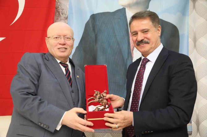 Başkan Deveci: "Atatürk’ü Keşfettirmeye Çalışıyoruz"