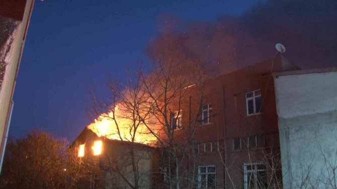 Beykoz’da Korkutan Ev Yangını