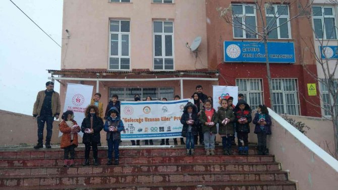 Akranlarına 3d Yazıcıdan Yaptıkları Oyuncakları Hediye Ettiler