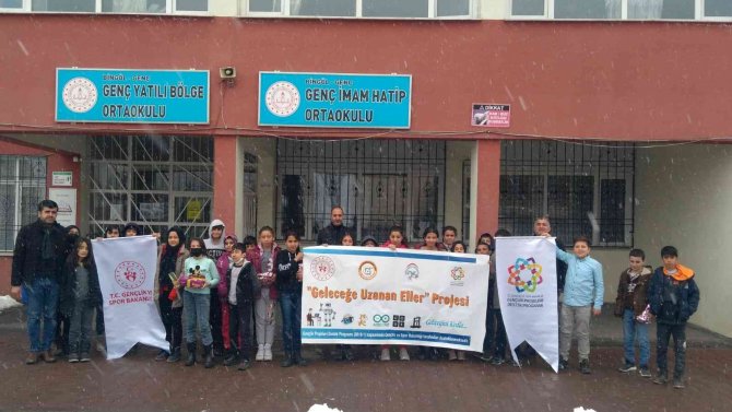 Akranlarına 3d Yazıcıdan Yaptıkları Oyuncakları Hediye Ettiler