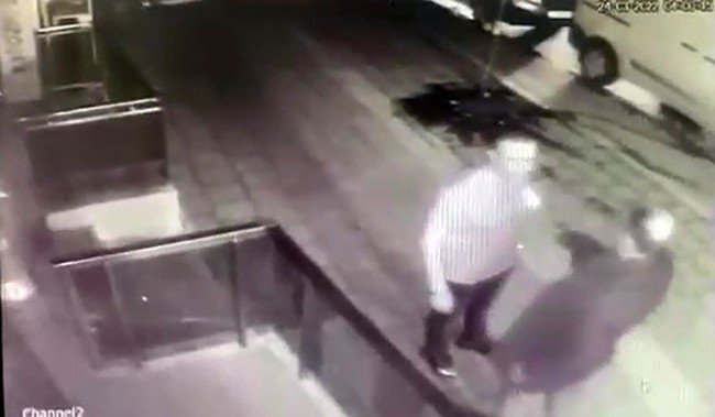 Barın Önündeki Dehşet Anları Kameraya Yansıdı