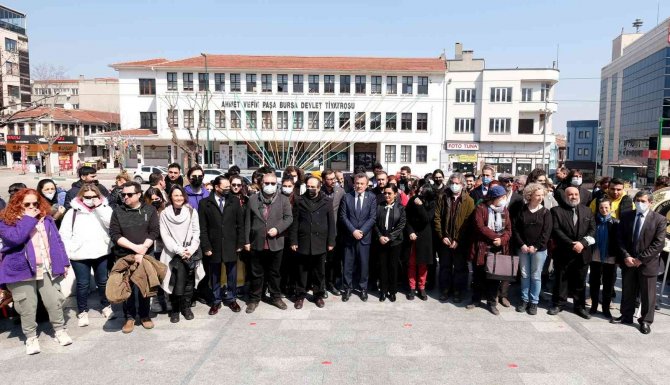 Tiyatro Günü’nde Coşkulu Kutlama