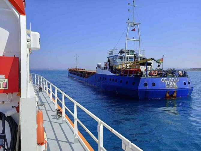 Çanakkale Boğazı’nda Karaya Oturan Gemi Kurtarıldı