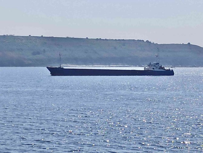 Çanakkale Boğazı’nda Karaya Oturan Gemi Kurtarıldı