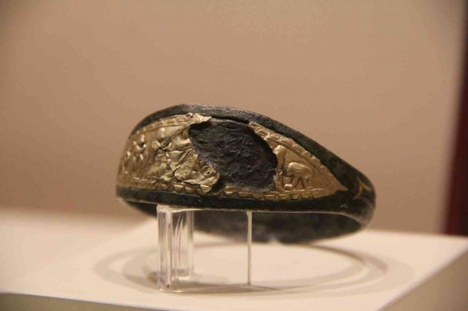 Tarlada Bulunan Bu Bileziğin Eşi Benzeri Bulunmuyor