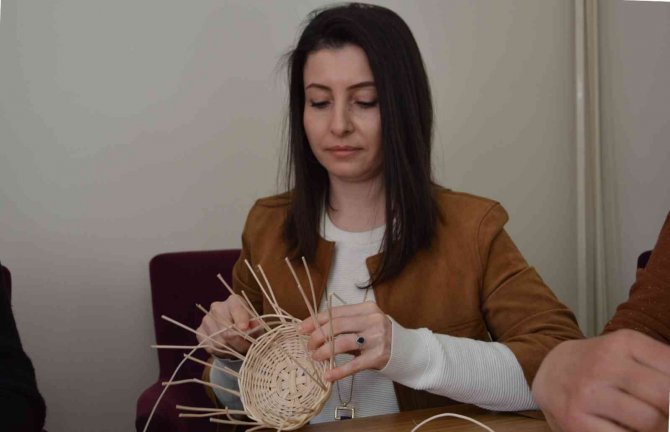 Kaybolmaya Yüz Tutan El Sanatlarını Kadınlar Yaşatıyor