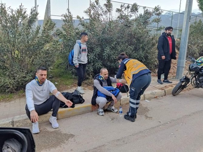 Maç Sonrası Kaza Yapan 5 Futbolcu Yaralandı