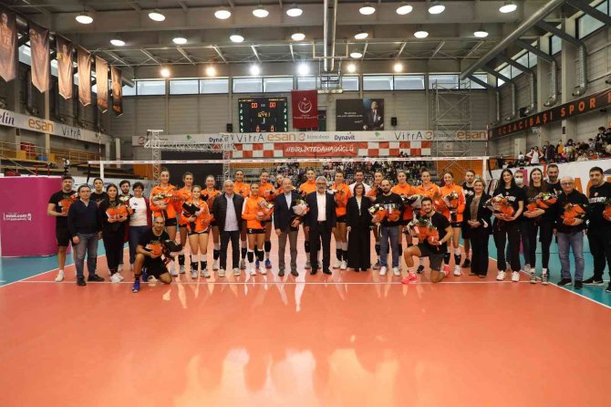 Eczacıbaşı Dynavit, Karayolları’na Set Vermedi