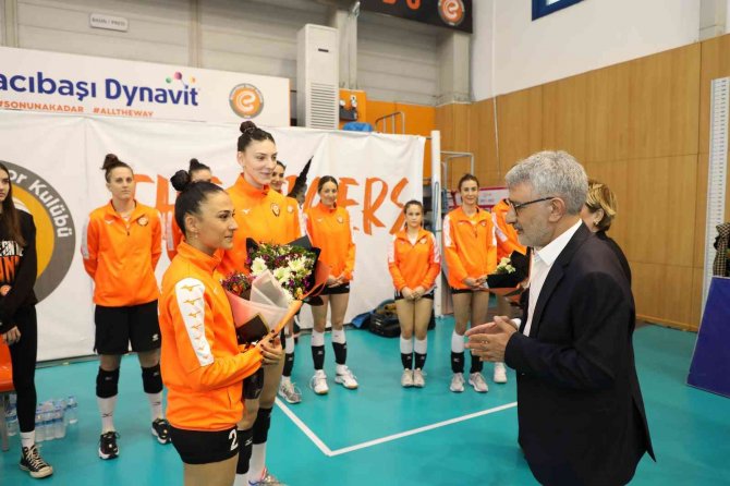Eczacıbaşı Dynavit, Karayolları’na Set Vermedi