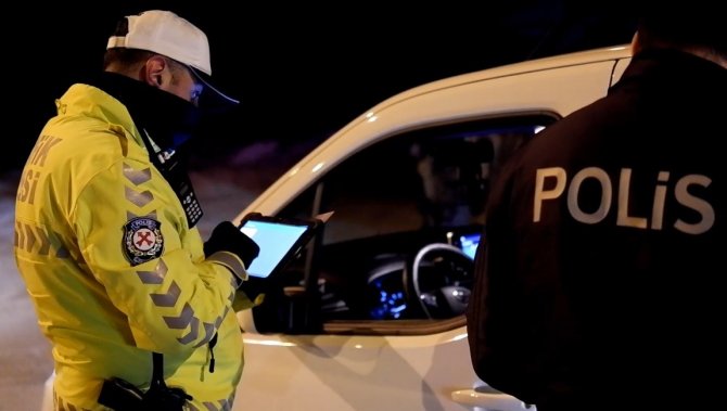 Araçlar Arandı, Cam Filmleri Teker Teker Söktürüldü