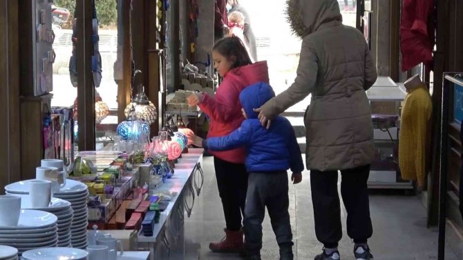 Firdevs Bey Bedesteni Kapalı Çarşısı 461 Yıldır Hizmet Veriyor