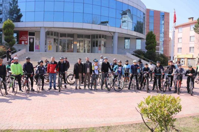 Bisikletçiler Sağlıklı Yaşam İçin Gürsu’da Pedal Bastı