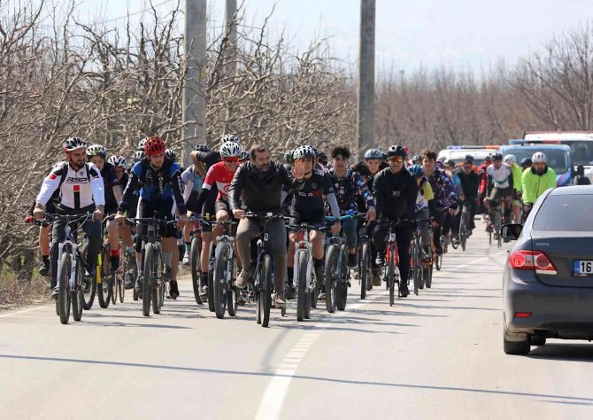 Bisikletçiler Sağlıklı Yaşam İçin Gürsu’da Pedal Bastı