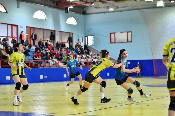 Konyaaltı Zirve Takibini Bırakmıyor
