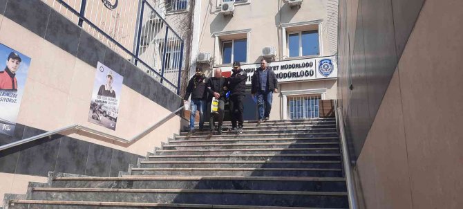 Kendilerini Polis Olarak Tanıtıp 1.5 Milyon Değerindeki Ziynet Eşyaları Aldılar
