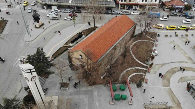 Firdevs Bey Bedesteni Kapalı Çarşısı 461 Yıldır Hizmet Veriyor
