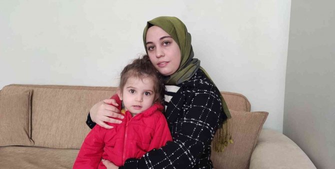 Sultangazi’de Aldıkları Daireyi Su Bastı, Eşyalar Kullanılamaz Hale Geldi