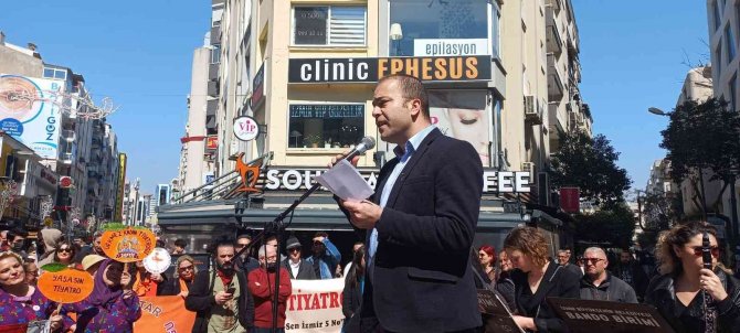 İ̇zmir’de Dünya Tiyatro Günü Coşkuyla Kutlandı