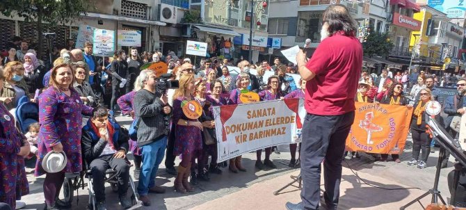 İ̇zmir’de Dünya Tiyatro Günü Coşkuyla Kutlandı