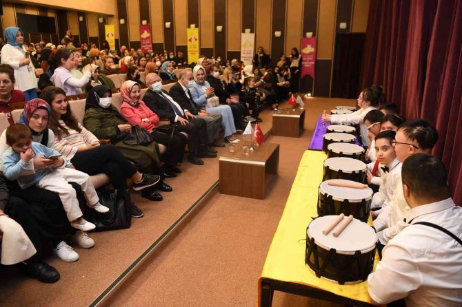 Down Sendromlu Öğrencilerden Gösteri