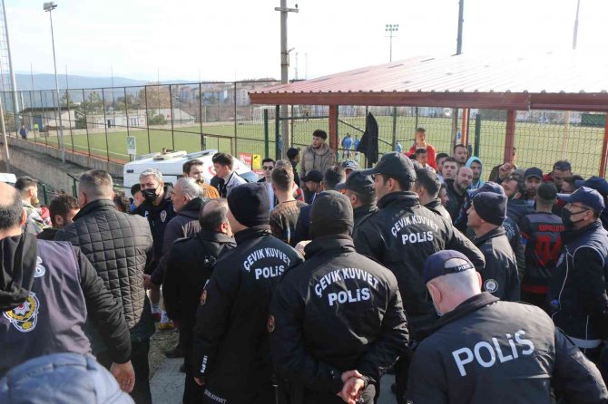 Amatör Maç Sonrası Polis İle Taraftar Arasında Gerginlik