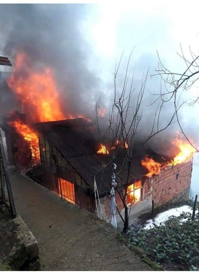 Kastamonu’da Ev Yangını: 1 Ölü, 1 Yaralı