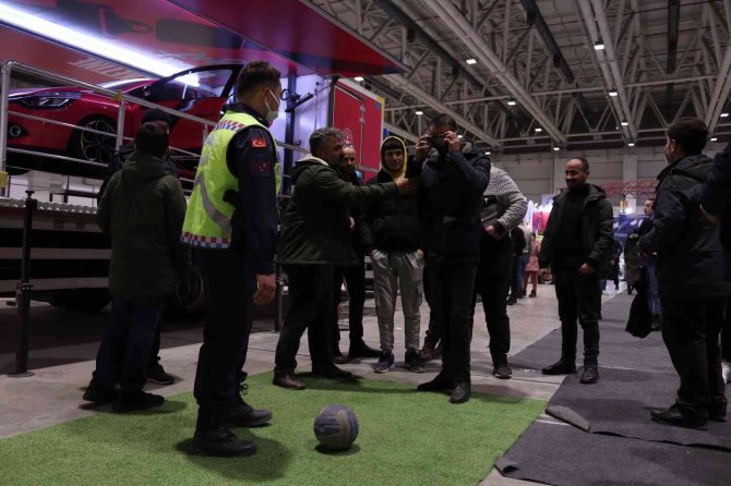 Jandarma Ekipleri 13 Bin Traktör Sürücüsüne ’Trafik Eğitimi’ Verdi