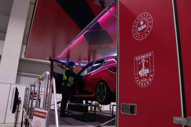 Jandarma Ekipleri 13 Bin Traktör Sürücüsüne ’Trafik Eğitimi’ Verdi