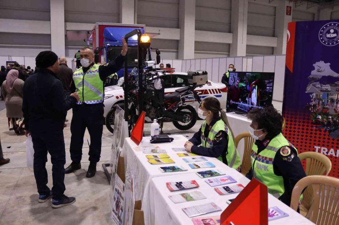 Jandarma Ekipleri 13 Bin Traktör Sürücüsüne ’Trafik Eğitimi’ Verdi