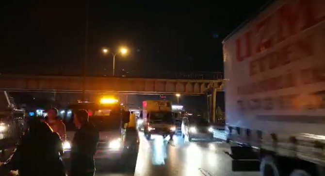 Avcılar D-100 Karayolunda Zincirleme Trafik Kazası: 1 Yaralı