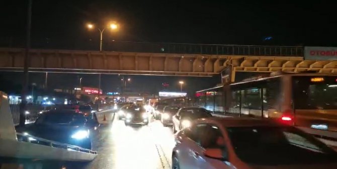 Avcılar D-100 Karayolunda Zincirleme Trafik Kazası: 1 Yaralı