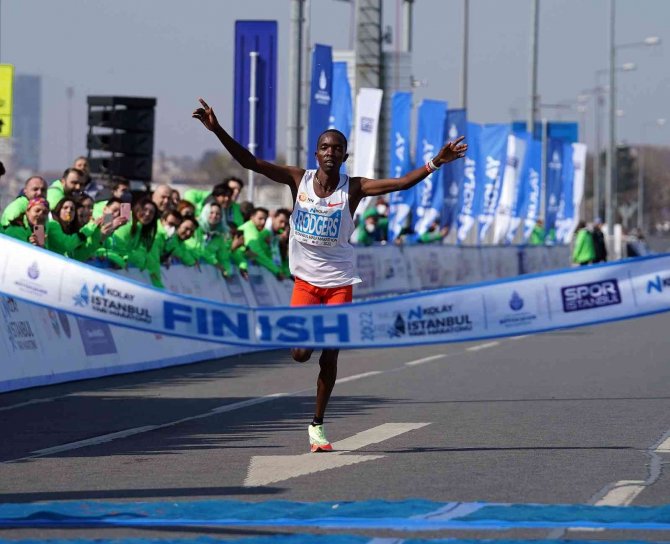 İ̇stanbul Yarı Maratonu’nda Kenyalı Atlet Rodgers Kwemoi, Rekor Kırarak Şampiyon Oldu
