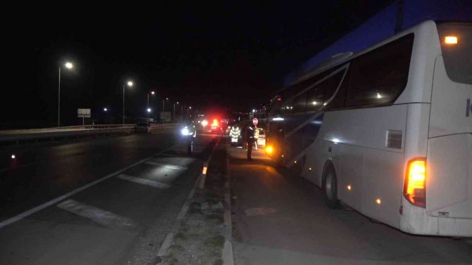 Otobüs İle Otomobil Çarpıştı: 5 Çocuk Yaralandı