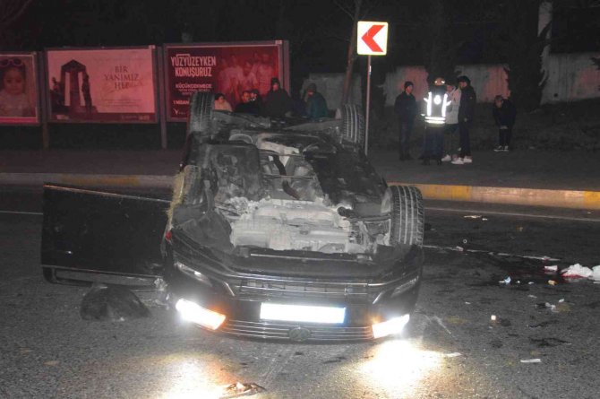 Küçükçekmece’de Otomobil Takla Attı: 1’i Ağır 6 Kişi Yaralandı