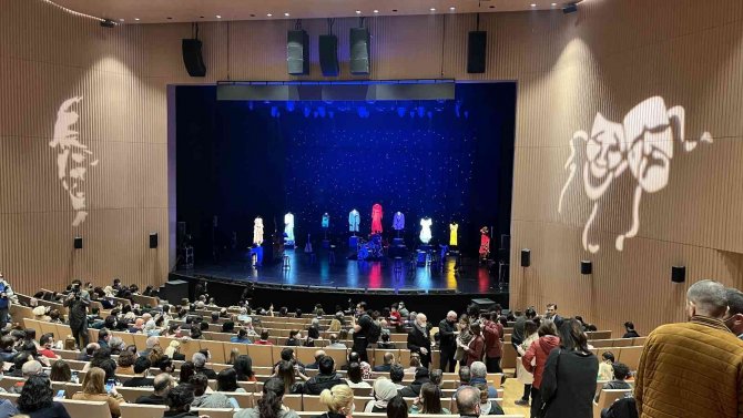 Bakan Ersoy: “Önümüzdeki Yıllarda Tiyatrolar Günü’nü Daha Geniş Kapsamlı Kutlamak İstiyoruz”