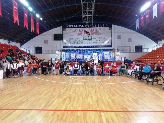 Engelli Sporcuların Dans Gösterileri Adeta Nefesleri Kesti