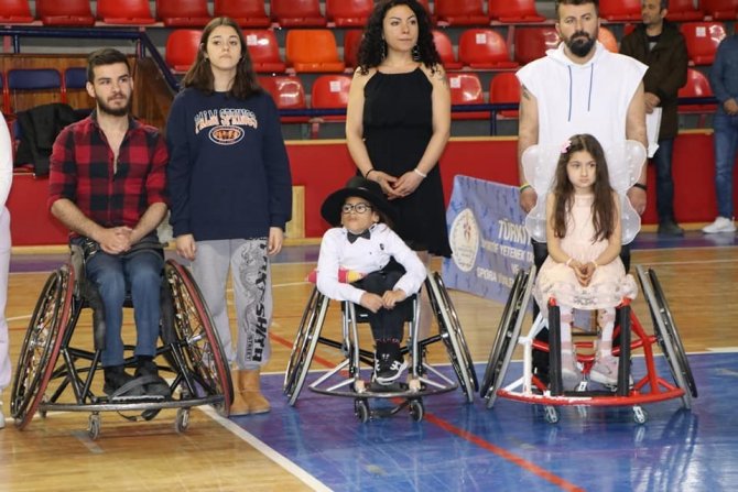 Engelli Sporcuların Dans Gösterileri Adeta Nefesleri Kesti