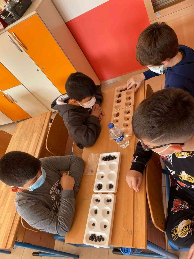 Burhaniye’ De Akıl Ve Zeka Oyunları Sevildi