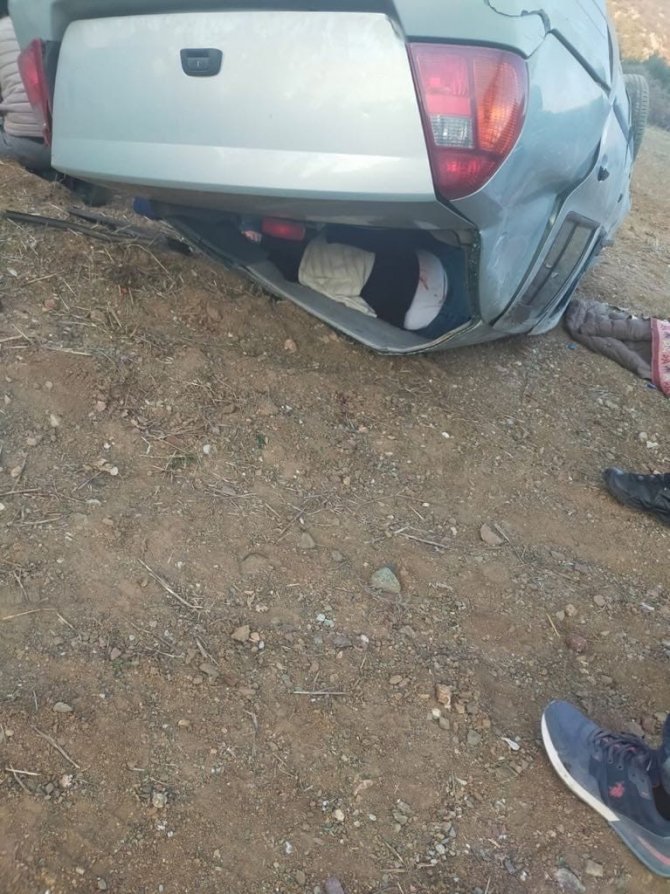 Kontrolden Çıkan Araç Tarlaya Devrildi: 5 Yaralı