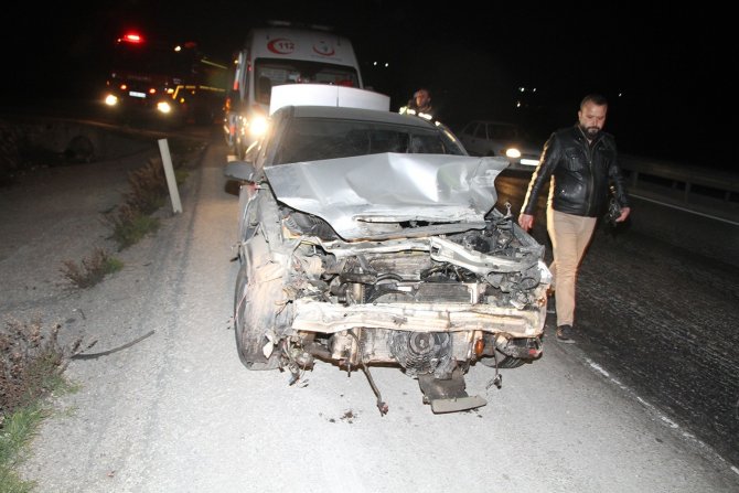 Kontrolden Çıkan Otomobil Bariyerlere Çarptı: 1 Yaralı
