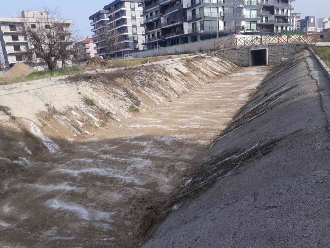 Ergenekon’da 5 Kilometre Dere Temizliği Yapıldı