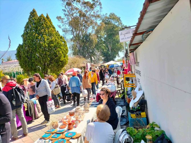 Köyceğiz’de ‘İ̇kinci El Pazarı’ 8 Ay Sonra Yeniden Kuruldu