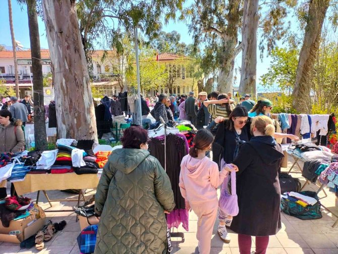 Köyceğiz’de ‘İ̇kinci El Pazarı’ 8 Ay Sonra Yeniden Kuruldu