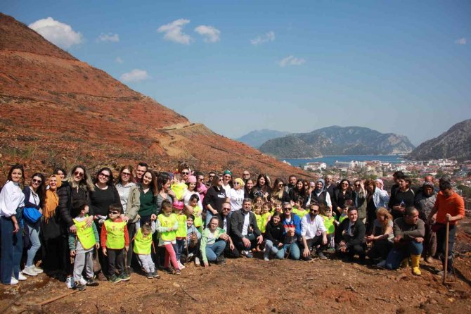 Denizlili Minikler Marmaris’te 500 Fidanı Toprakla Buluşturdu