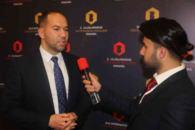 Emrah Özdemir Yılın Belediye Başkanı Seçildi