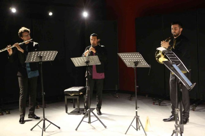 Anadolu Nefesli Beşlisi, Müzikseverleri Dünya Turuna Çıkardı