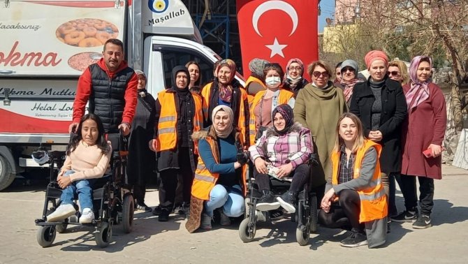 Ak Parti Edremit Mahalle Teşkilatı’nın Lokma İkramına İlgi Yoğun Oldu