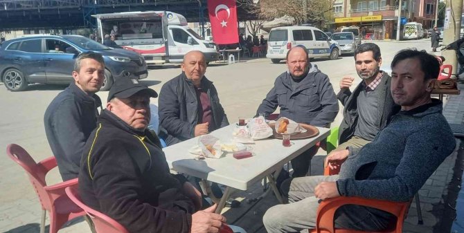 Ak Parti Edremit Mahalle Teşkilatı’nın Lokma İkramına İlgi Yoğun Oldu
