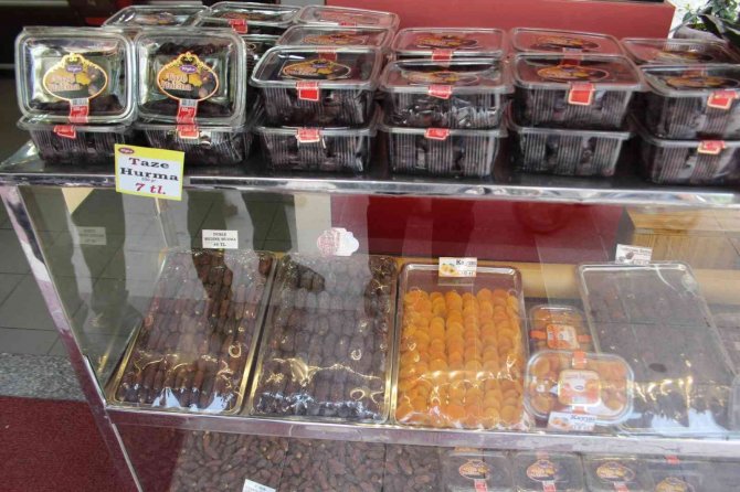 Ramazan Ayının Sembol Ürünlerinden Hurma, Tezgahlarda Yerini Aldı